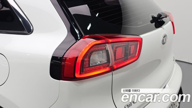 Kia Niro 2018 — photo 9