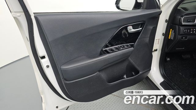 Kia Niro 2018 — photo 14