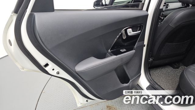 Kia Niro 2018 — photo 15