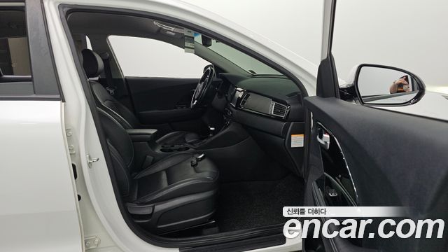 Kia Niro 2018 — photo 16