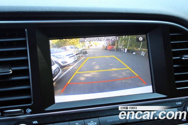 Hyundai AVANTE 2017 — photo 10