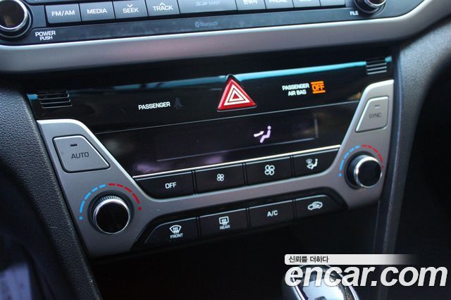 Hyundai AVANTE 2017 — photo 11