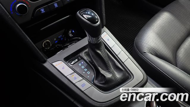 Hyundai AVANTE 2016 — photo 12