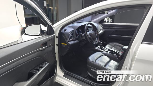 Hyundai AVANTE 2016 — photo 13