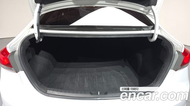 Hyundai AVANTE 2016 — photo 26