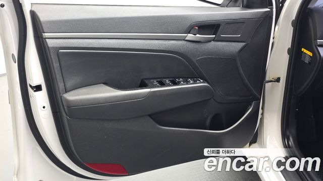 Hyundai AVANTE 2016 — photo 14