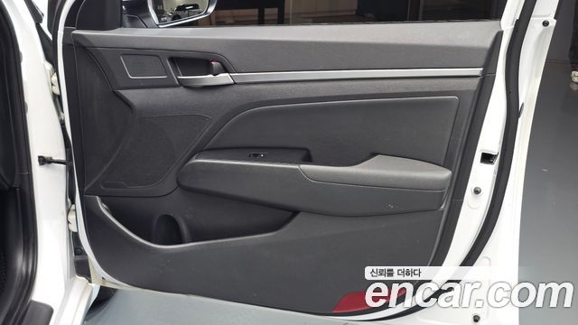 Hyundai AVANTE 2016 — photo 15