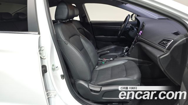Hyundai AVANTE 2016 — photo 16