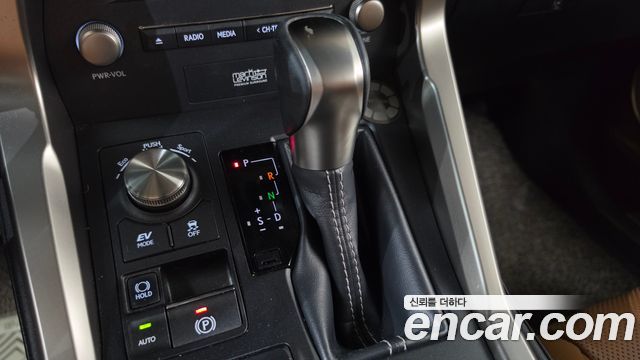 Lexus NX 2020 — photo 9