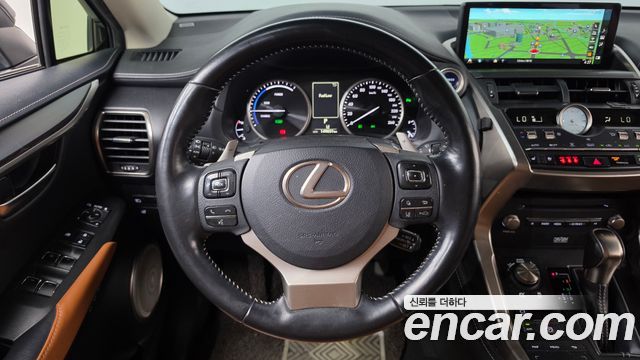 Lexus NX 2020 — photo 13