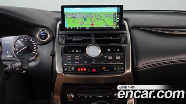 Lexus NX 2020 — photo 14