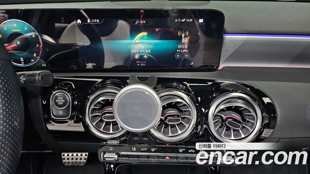 Mercedes-Benz A-Class 2022 — photo 13