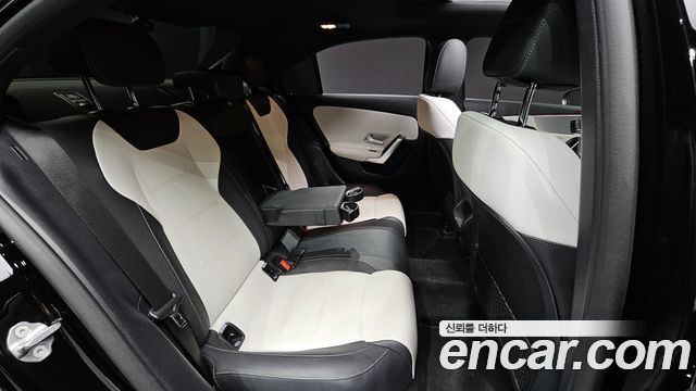 Mercedes-Benz A-Class 2022 — photo 17