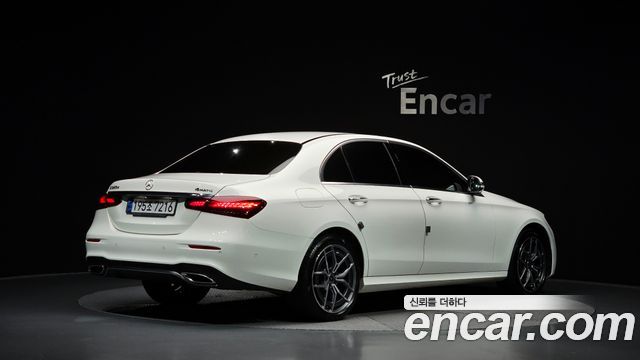 Mercedes-Benz E-Class 2022 — photo 2