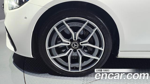 Mercedes-Benz E-Class 2022 — photo 5