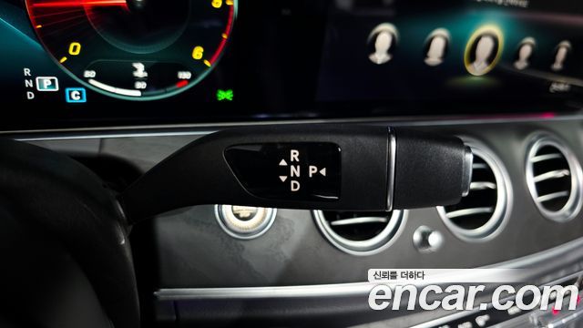Mercedes-Benz E-Class 2022 — photo 12