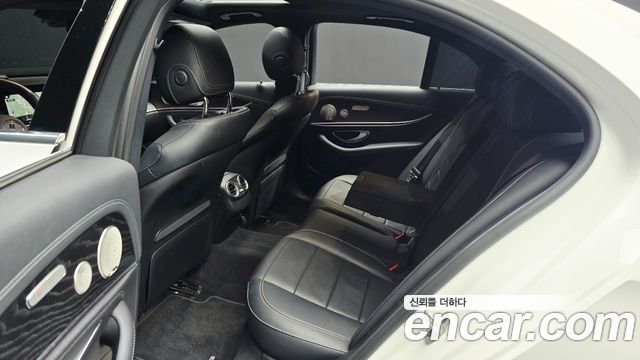 Mercedes-Benz E-Class 2022 — photo 18