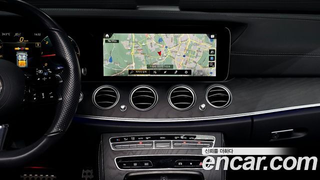 Mercedes-Benz E-Class 2022 — photo 19