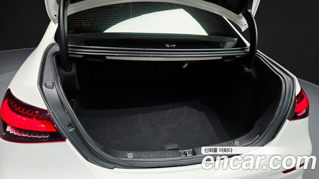 Mercedes-Benz E-Class 2022 — photo 24