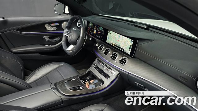 Mercedes-Benz E-Class 2022 — photo 25