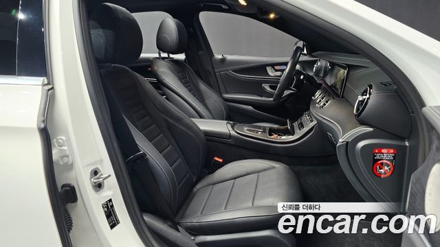 Mercedes-Benz E-Class 2022 — photo 16