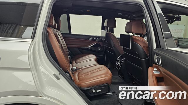 BMW X7 2021 — photo 17