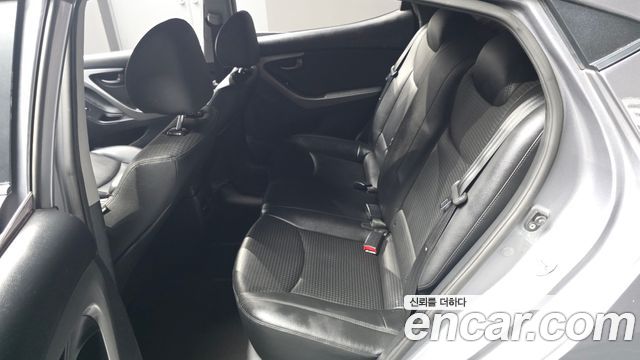 Hyundai AVANTE 2014 — photo 17