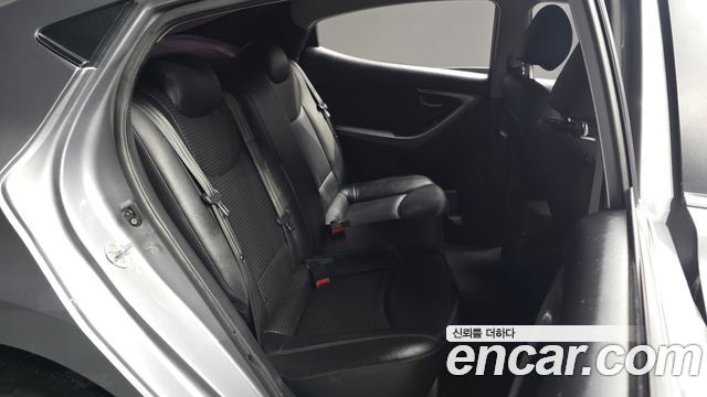 Hyundai AVANTE 2014 — photo 18
