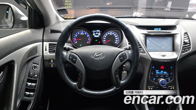 Hyundai AVANTE 2014 — photo 19