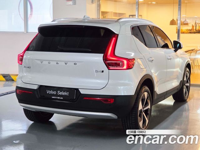 Volvo XC40 2026 — photo 2