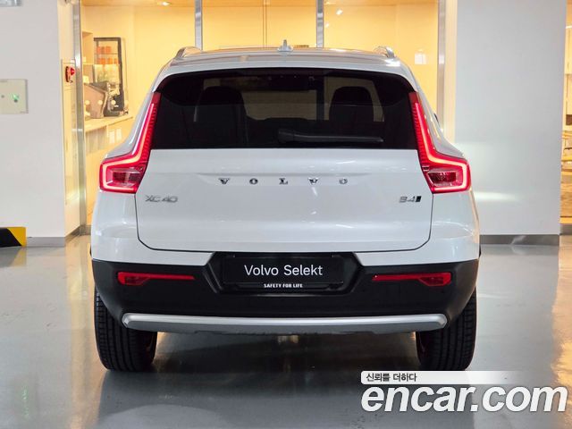 Volvo XC40 2026 — photo 4