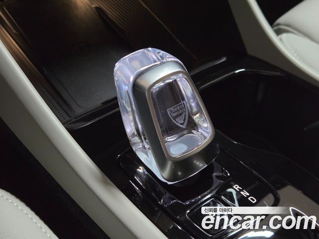 Volvo XC40 2026 — photo 9
