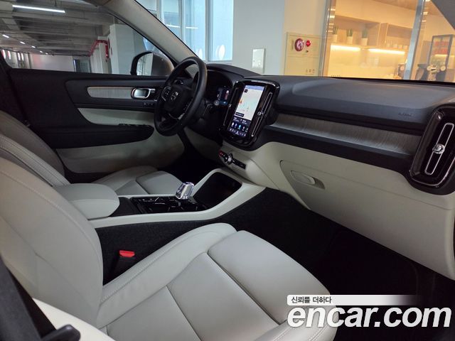 Volvo XC40 2026 — photo 10