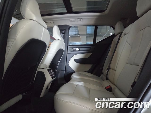 Volvo XC40 2026 — photo 11