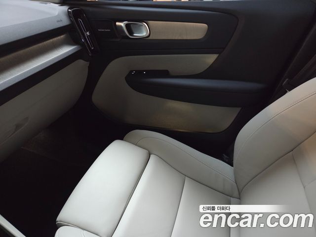 Volvo XC40 2026 — photo 12