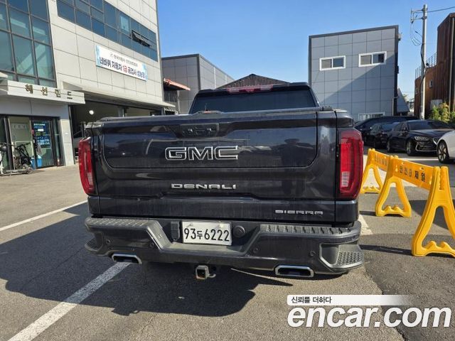 GMC Sierra 2023 — photo 13