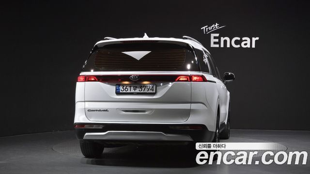 Kia Canival 2021 — photo 4
