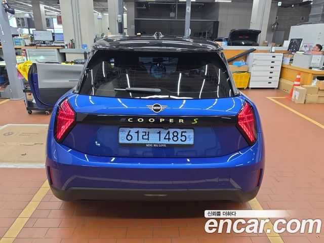 Mini Cooper 2024 — photo 2