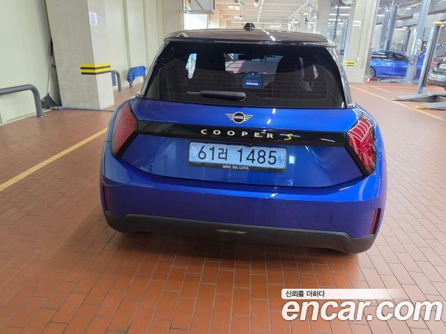 Mini Cooper 2024 — photo 3