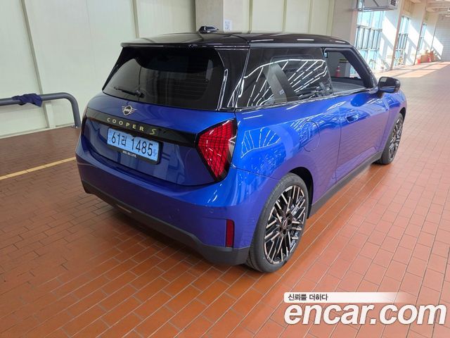 Mini Cooper 2024 — photo 4