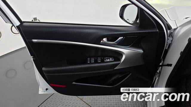 Genesis G70 2021 — photo 14
