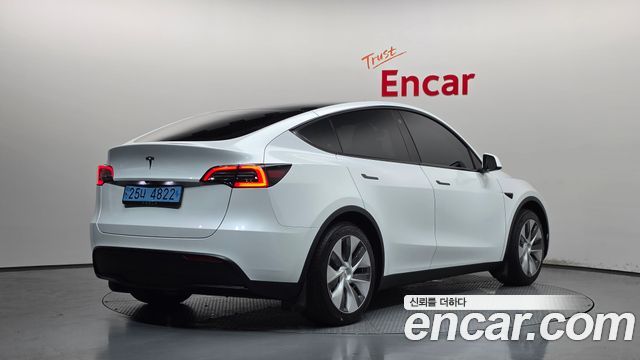 Tesla Model Y 2024 — photo 2