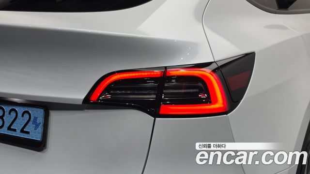 Tesla Model Y 2024 — photo 9