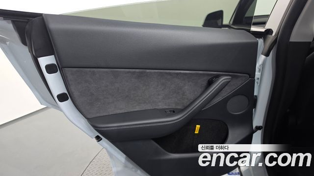 Tesla Model Y 2024 — photo 15