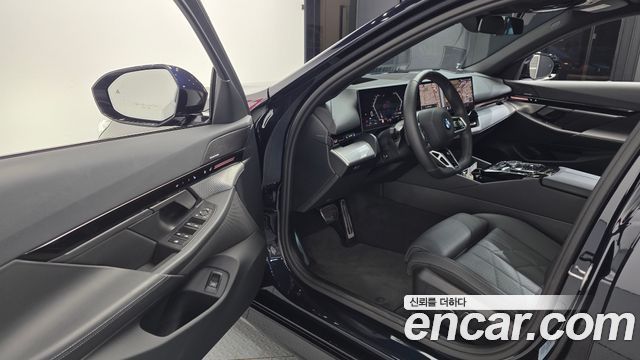 BMW 5-Series 2024 — photo 13