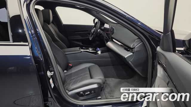 BMW 5-Series 2024 — photo 17