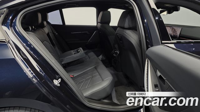 BMW 5-Series 2024 — photo 18