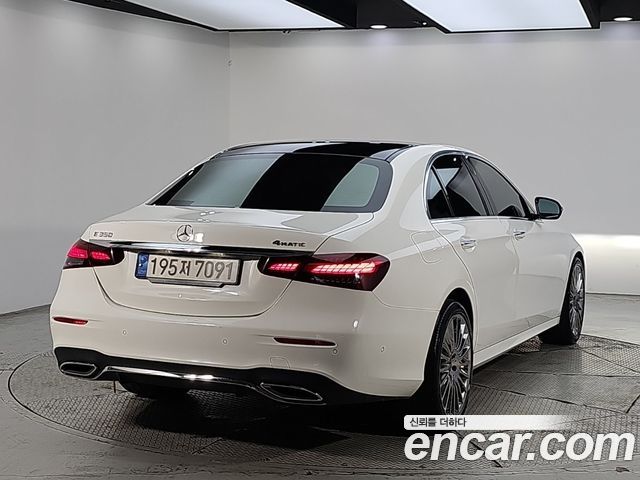 Mercedes-Benz E-Class 2022 — photo 4