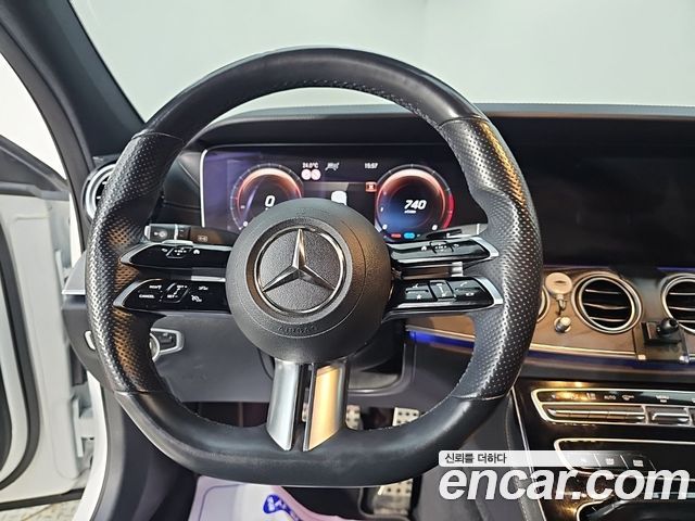 Mercedes-Benz E-Class 2022 — photo 9