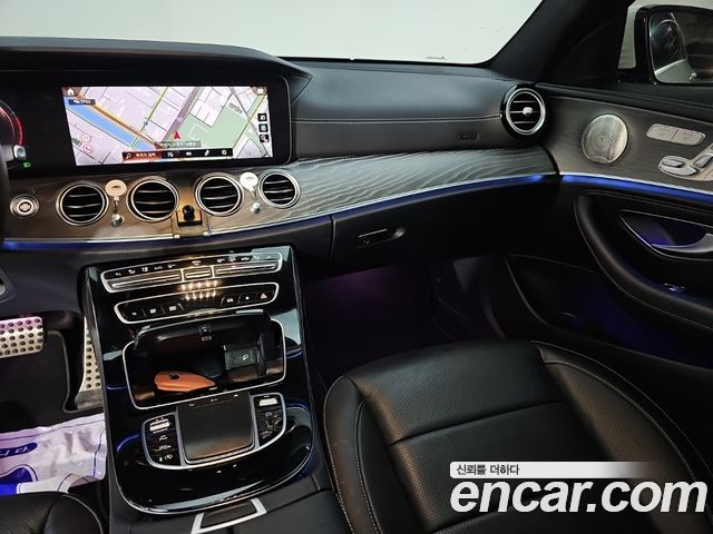 Mercedes-Benz E-Class 2022 — photo 10